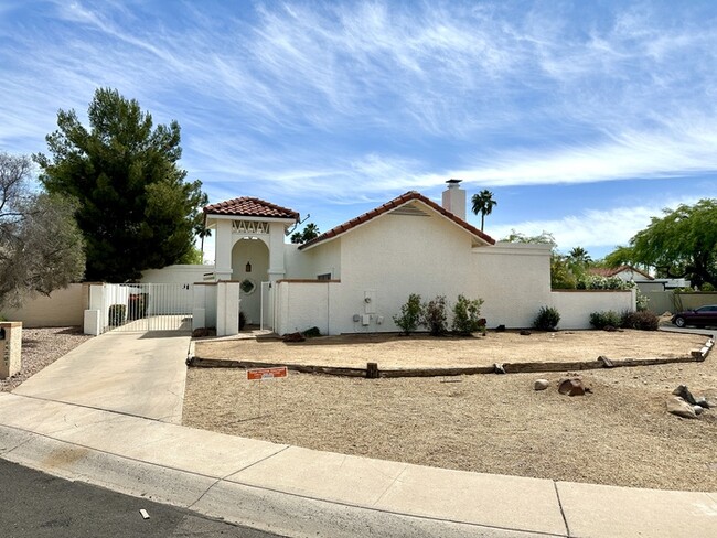 Building Photo - Fantastic corner lot in Santiago