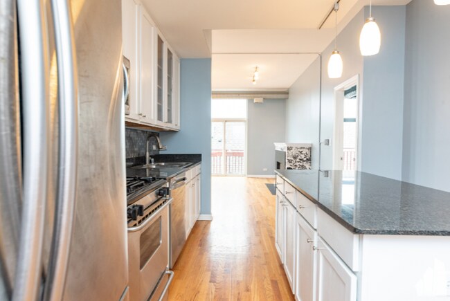 Foto del edificio - 2356 N Elston Ct