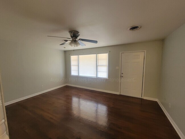 Foto del edificio - 2614 Glenn Hills Dr