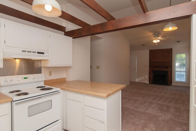 Foto del edificio - 801 Varsity Dr