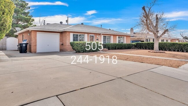 Building Photo - 2426 Hendola Dr NE