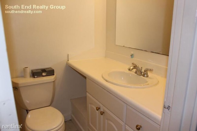 Building Photo - 2 br, 1 bath  - 17 Gray St