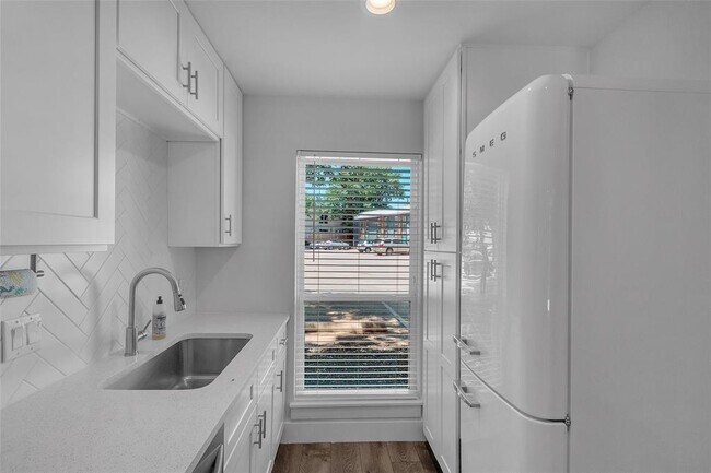 Foto del edificio - 3812 Southway Dr