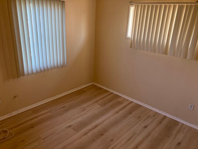 Foto del edificio - 7935 Tujunga Ave