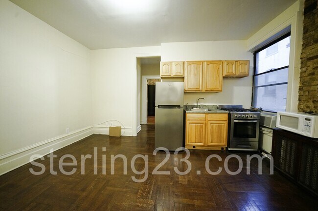 Building Photo - 2353 28th St