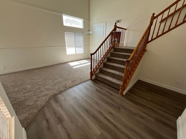 Foto del edificio - North Modesto Home