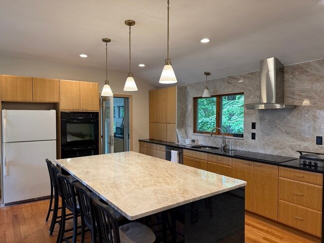 Foto del edificio - 48 Spy Pond Ln