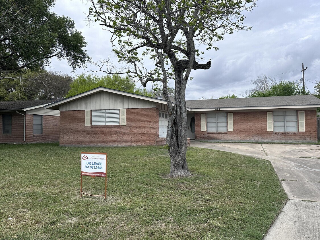 Primary Photo - 109 Sutherland Dr