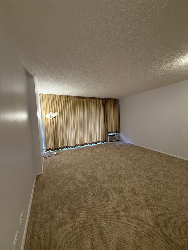 Foto del edificio - Fairway Villa Waikiki studio for rent