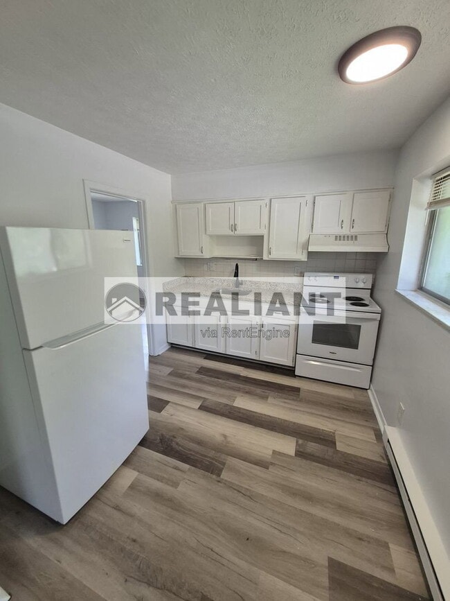 Building Photo - 922 Highland Ave