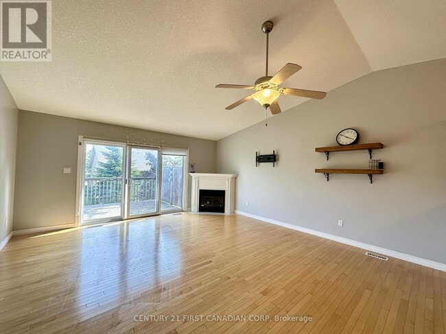 Photo du bâtiment - 943 Whetherfield St