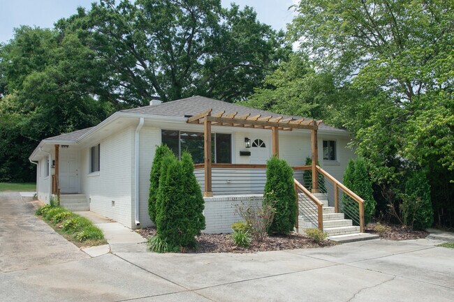 Building Photo - 2125 Thurmond Pl