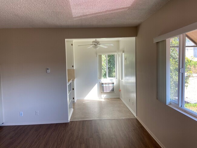 Comedor - 322 Cornell Dr