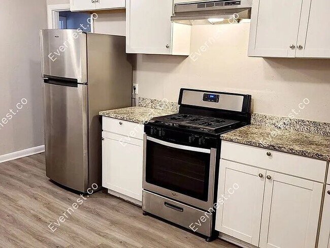 Foto del edificio - 2704 Broadway St
