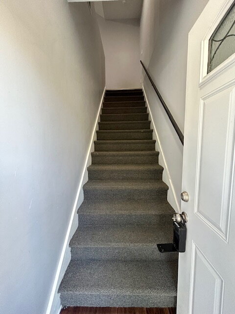 Foto del edificio - **SPECIAL** $250 OFF 2ND MONTH'S RENT** 3 Bedroom 2 Bath Duplex in the Heart of Indianapolis