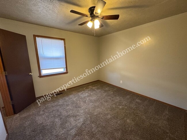 Foto del edificio - 406 S 3rd St