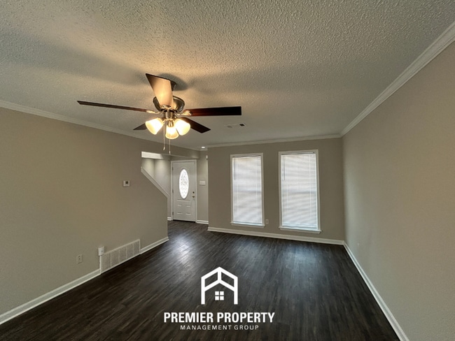 Foto del edificio - Newly Renovated 3-Bedroom Home for Rent in Memphis, TN - 2-Story Home with Garage & Fenced Yard