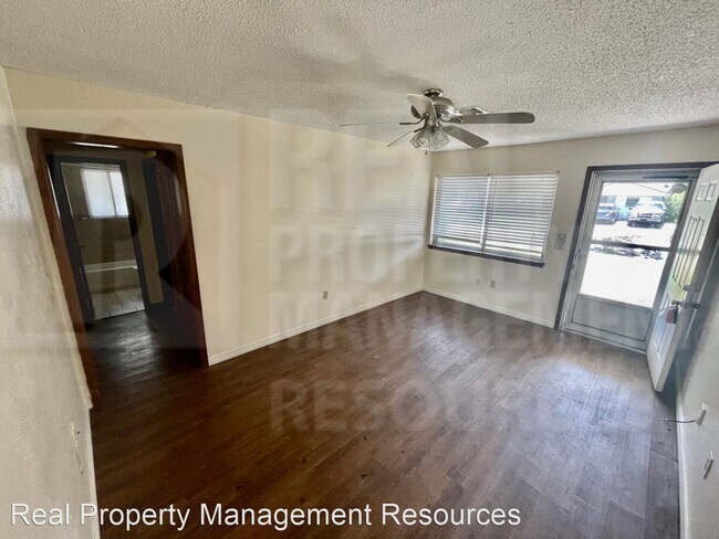 Building Photo - 3 br, 1.5 bath House - 8812 S Miller Avenue