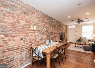 Building Photo - 836 S Kenwood Ave