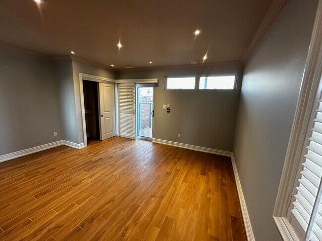 Building Photo - Beaconsfield Village - 2 Bedroom Unit