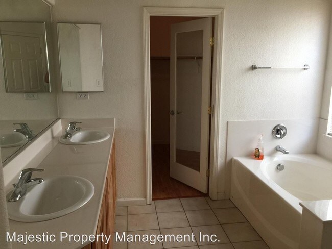 Building Photo - 4 br, 2 bath House - 2430 Knollwood Lane