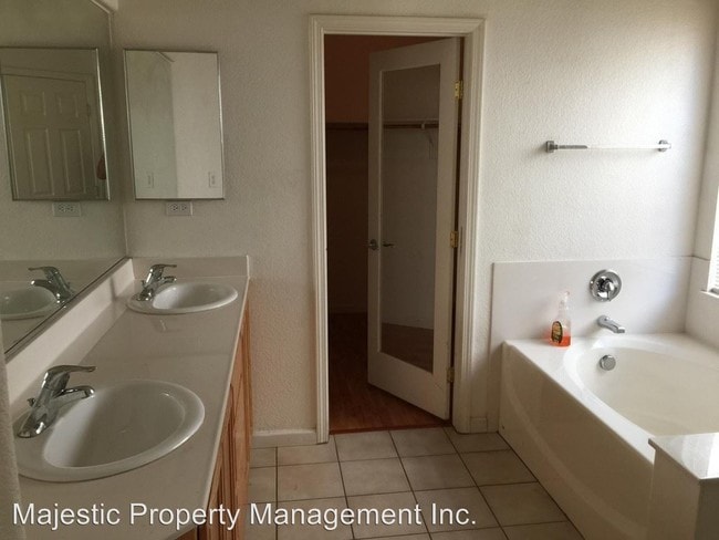 Foto del edificio - 4 br, 2 bath House - 2430 Knollwood Lane