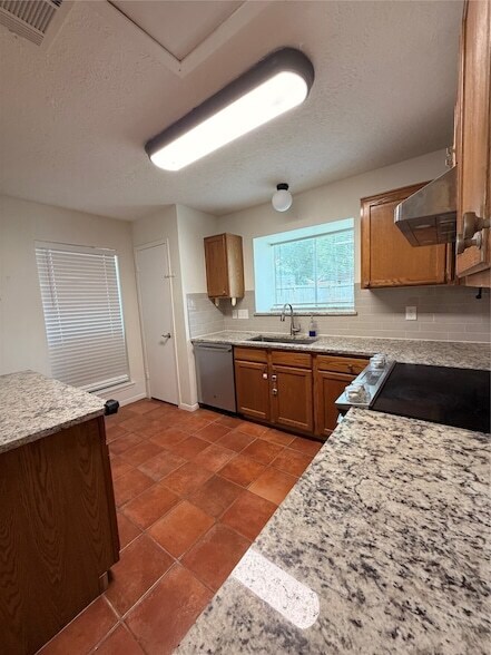 Foto del edificio - 5211 Rivertree Ln