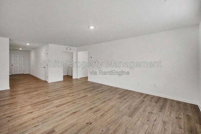 Foto del edificio - 319 W 18th St