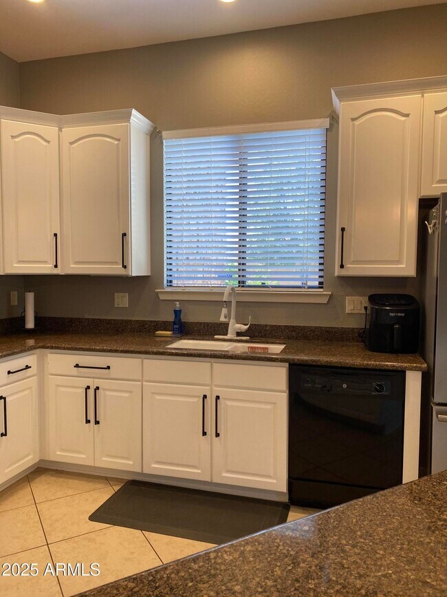 Foto del edificio - 4241 Pebble Creek Pkwy