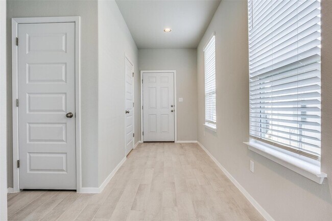 Building Photo - 146 White Dunes Dr