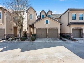 Building Photo - 11643 Royal Oaks View