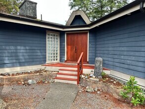 Building Photo - 4553 Cordova Bay Rd