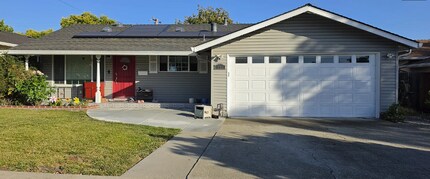 Building Photo - 631 Lonsdale Ave