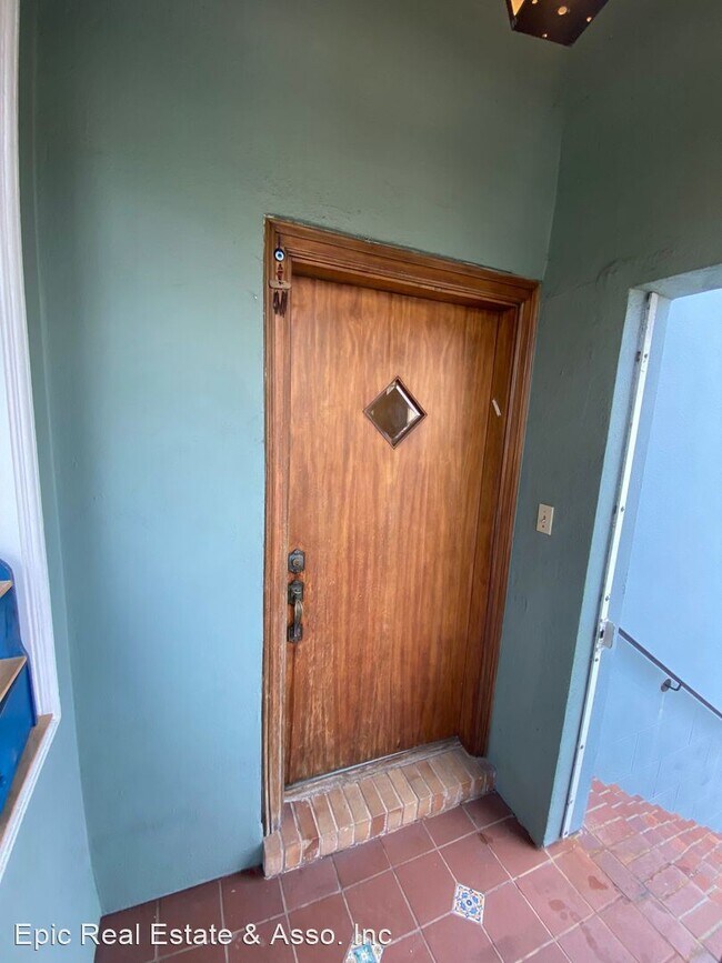 Foto del edificio - 3 br, 1 bath House - 42 Castle Manor Ave