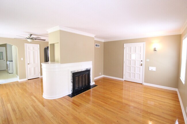 Foto del edificio - 2 Bedroom 1 Bath Home In Roeland Park