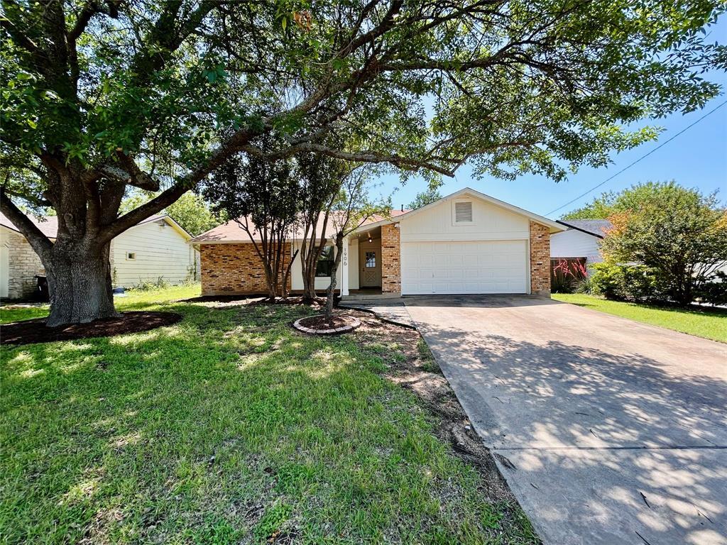 Foto principal - 1906 Surrey Dr