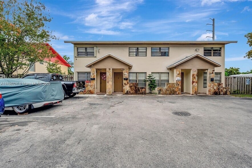 Foto principal - 1604 NE 151st St