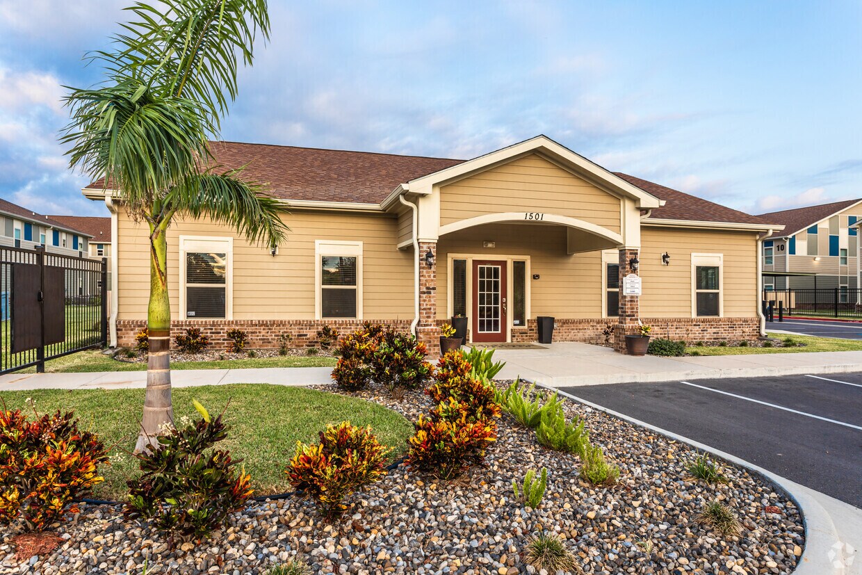 Midtown Weslaco Apartments Weslaco, TX