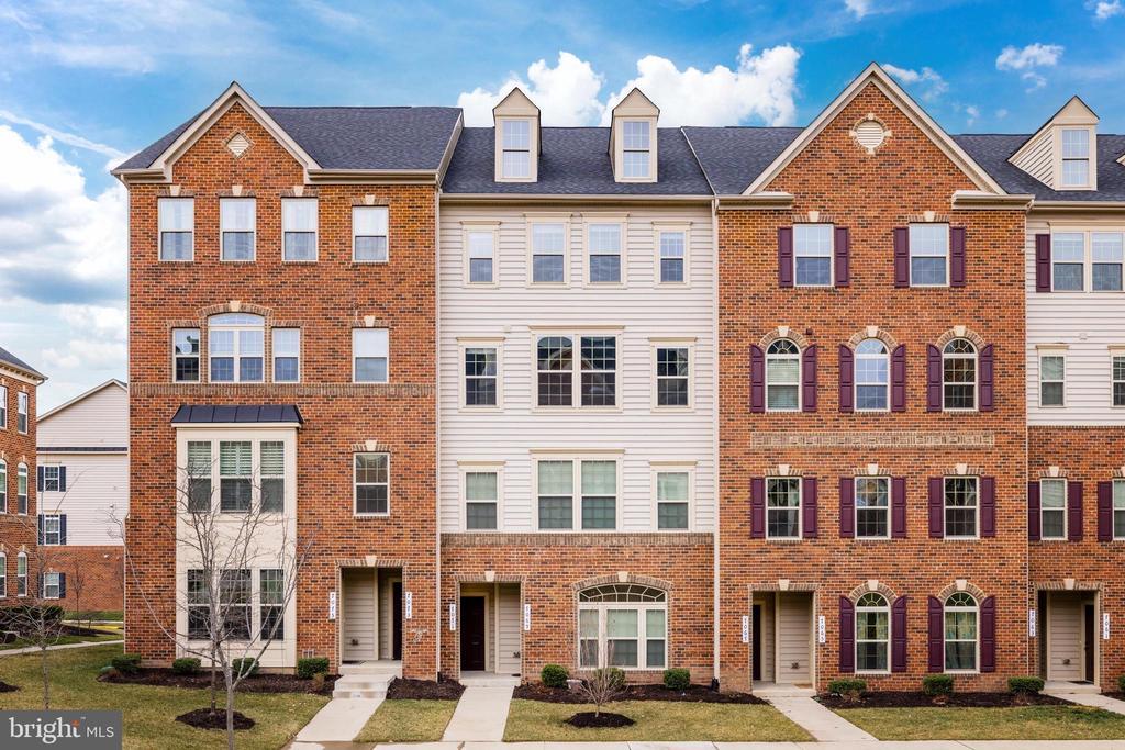 Foto principal - 7071 Darbey Knoll Dr