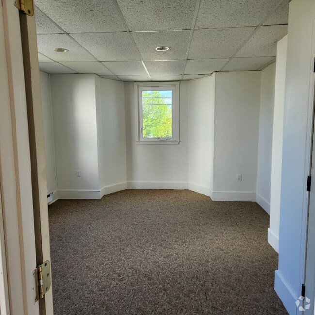 Building Photo - 41 Crescent St