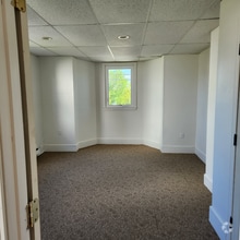 Building Photo - 41 Crescent St