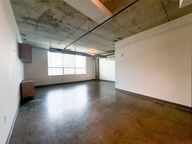 Building Photo - 115 W Peachtree Pl NW