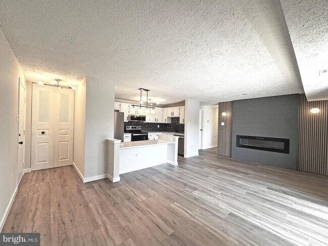 Foto del edificio - 12205 Peach Crest Dr