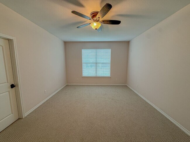 Building Photo - 300 Western Sky Trail