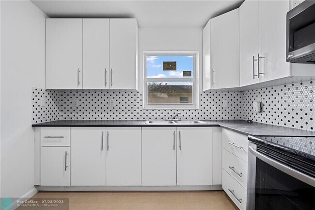 Foto del edificio - 3100 Coral Springs Dr
