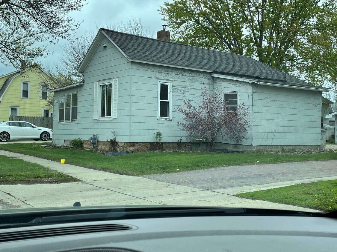 Primary Photo - 311 Range St