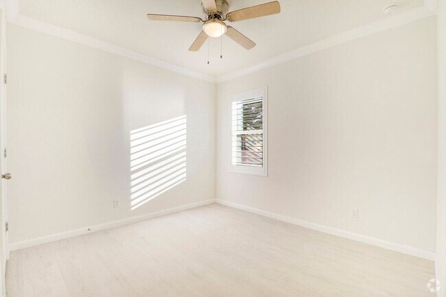 Building Photo - 1455 SW Bartell Ave