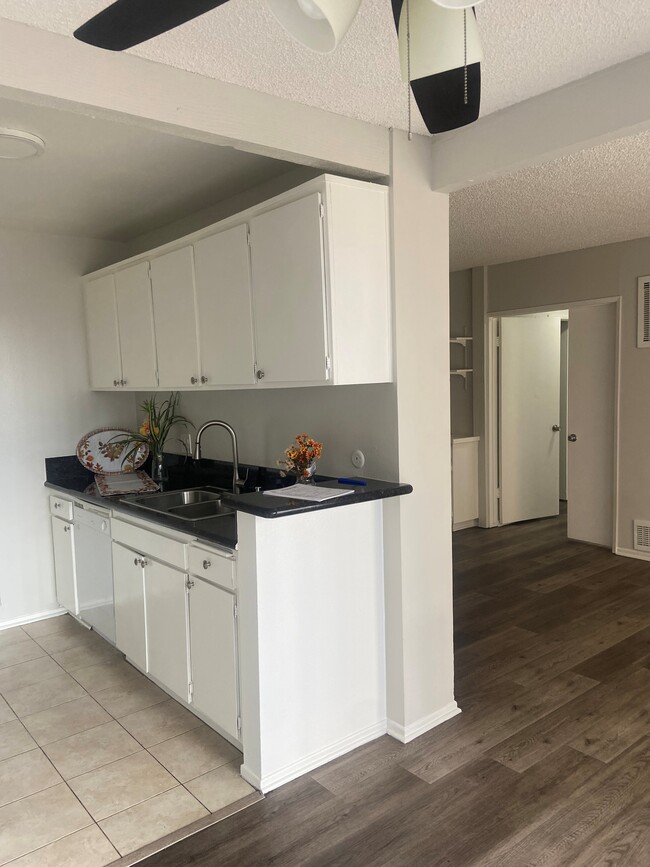 Building Photo - Woodhaven Apartments