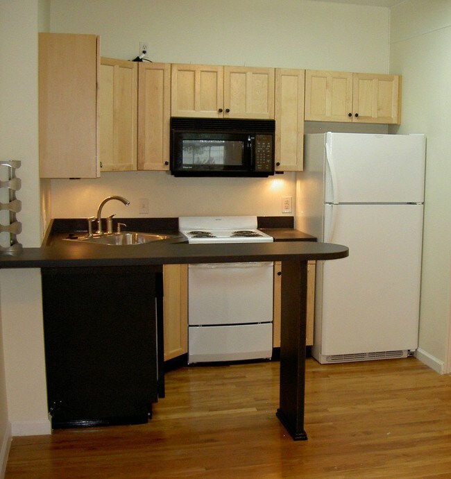 Building Photo - 412 E 38th St