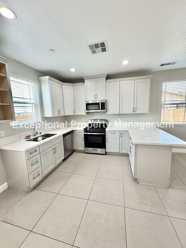 Foto del edificio - 16265 Plum St